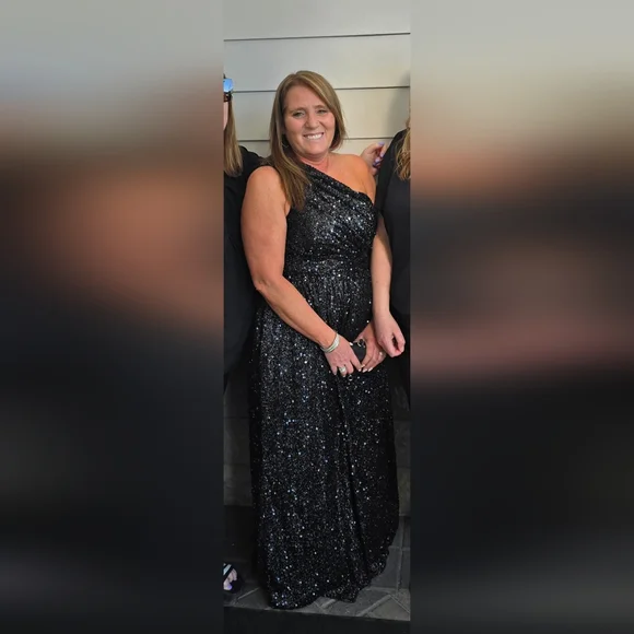 Black one shoulder Seguin Gown - Picture 8 of 15